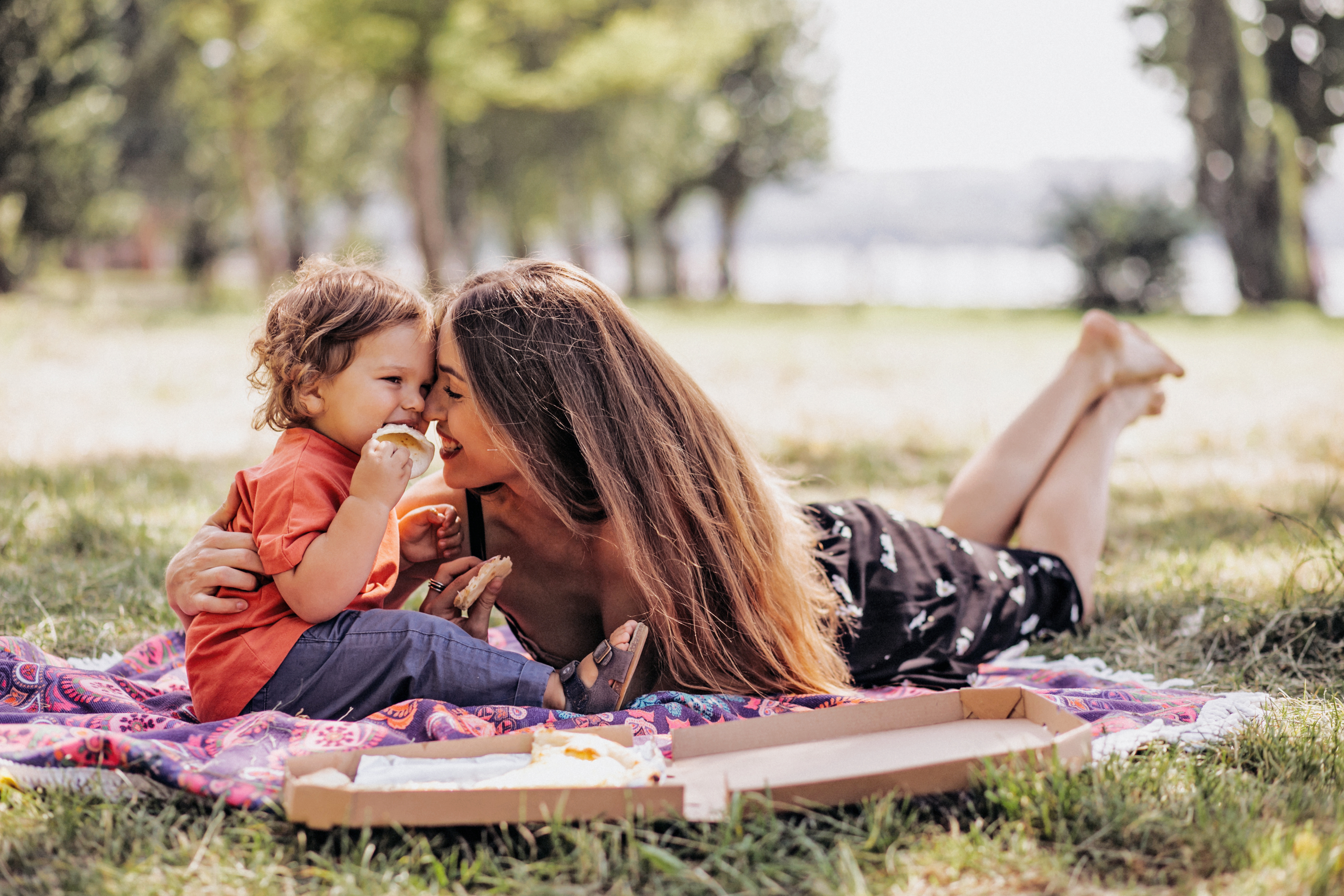 Celebra a mamá con un picnic al aire libre